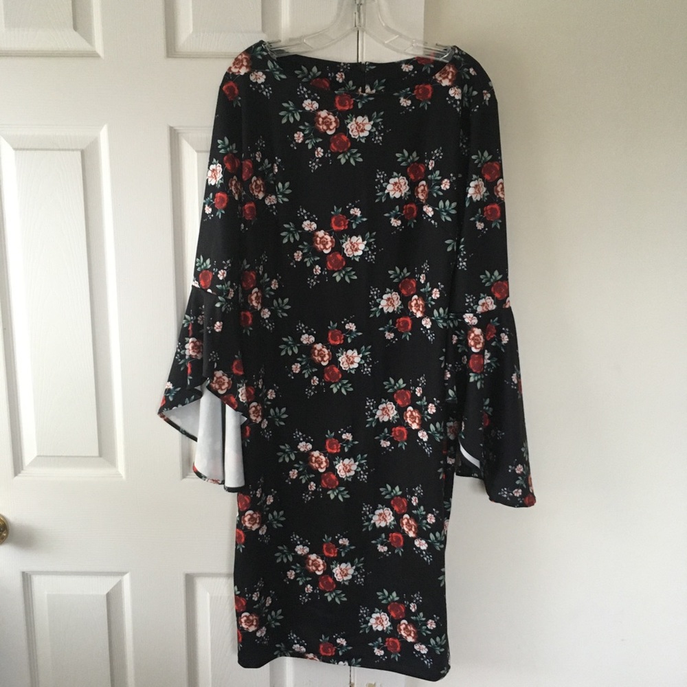 Fun floral dress with flare sleeves!